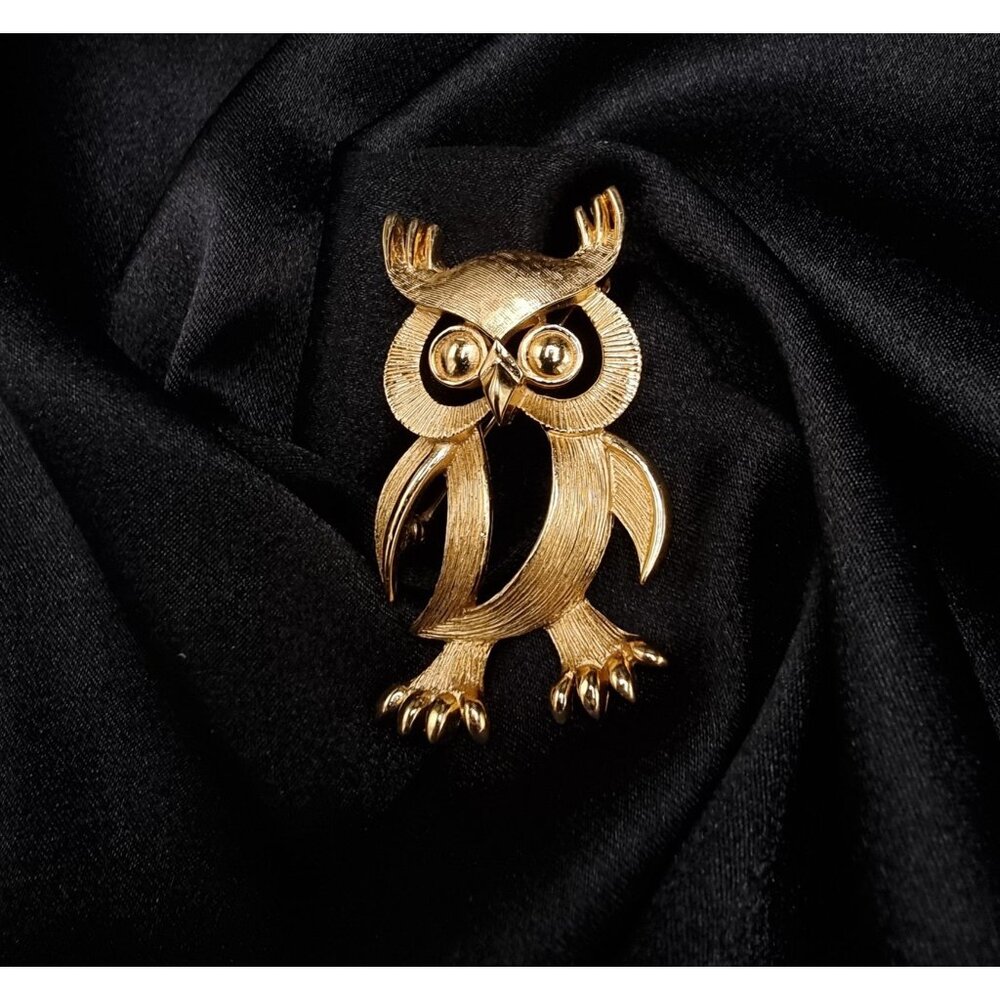 Rare Find Vintage TRIFARI 1960s Gold-Tone Owl Statement Brooch
